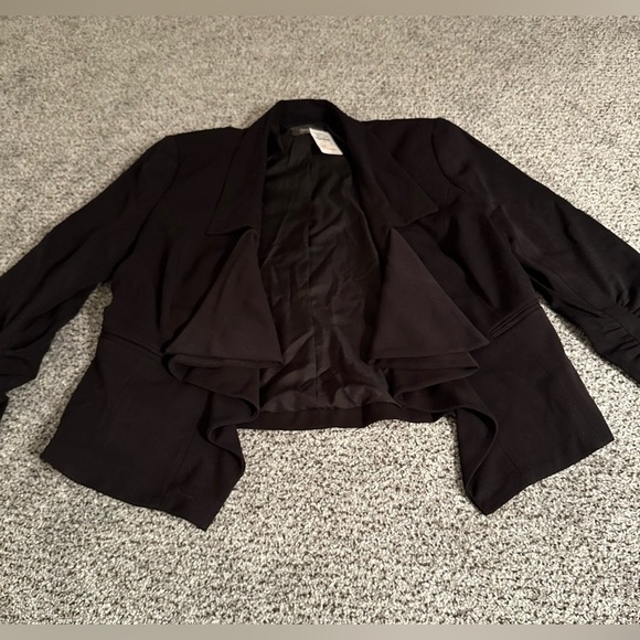 NIEMAN MARCUS 8 M Black Gabardine Open Waterfall Ruffle Blazer Jacket R $220 - Picture 2 of 8